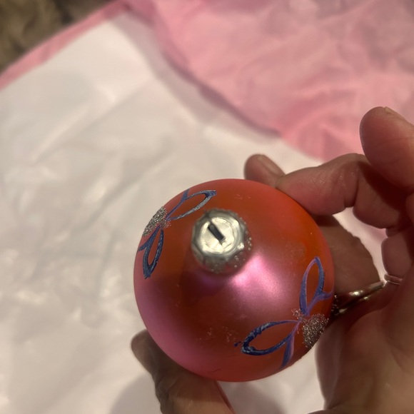 Vintage pink Christmas ornament with bell - Picture 5 of 6
